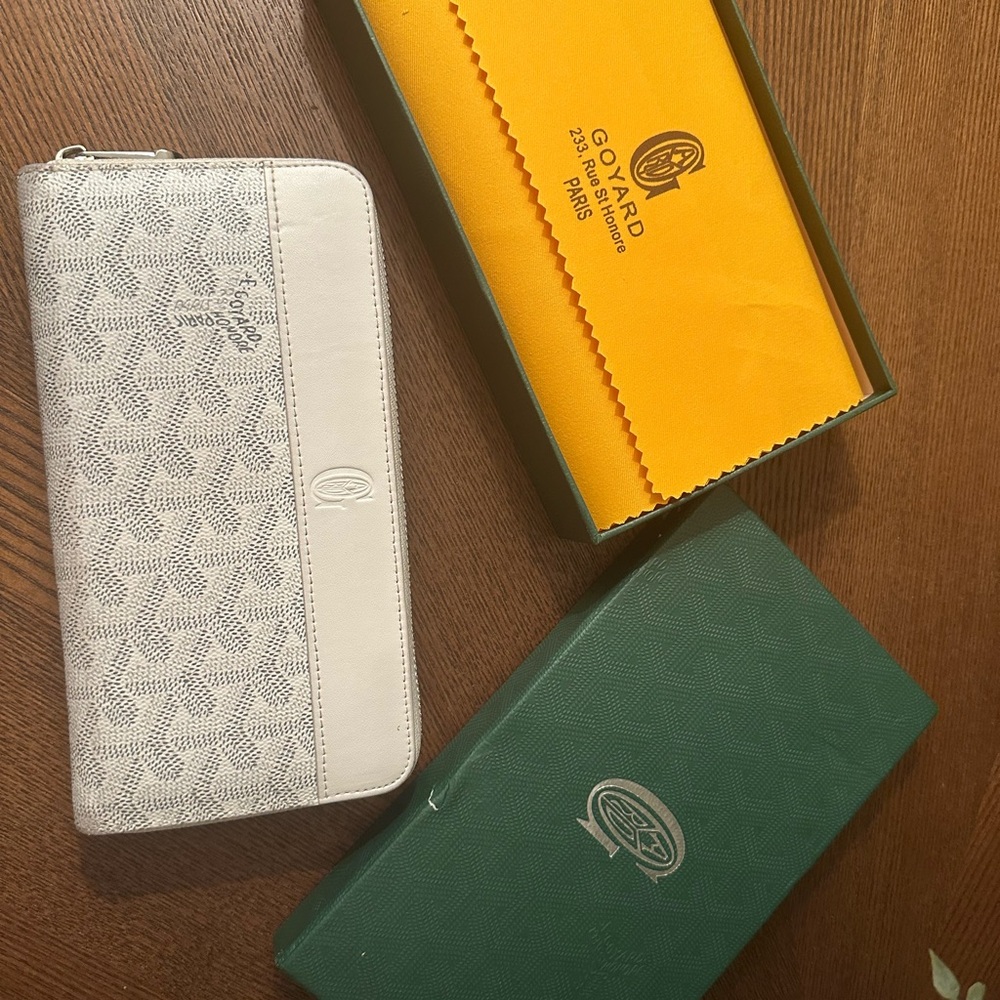 Goyard White and Gray Zipper Wallet